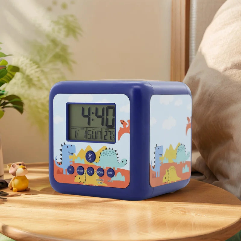 ساعة رقمية متعددة الوظائف ببروجكتور – LCD منبه مكتبي للأطفال والكبار (OEM / منتج ببراءة اختراع)